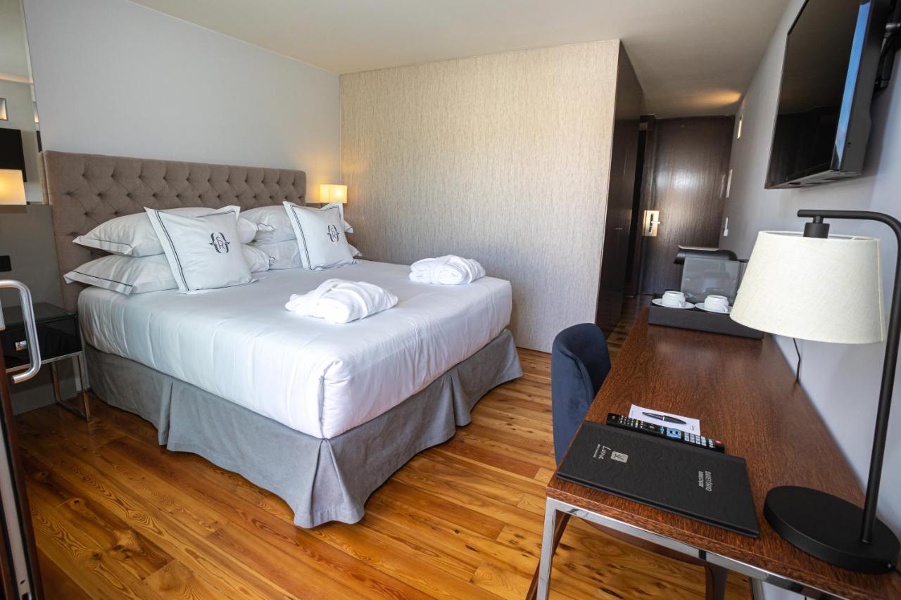 Solar Do Requeijo By Luna Hotels & Resorts Arcos de Valdevez Exterior photo A room at the hotel